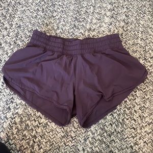Lululemon Hotty Hot Low-Rise Lined Shorts 2.5- Purple size 4